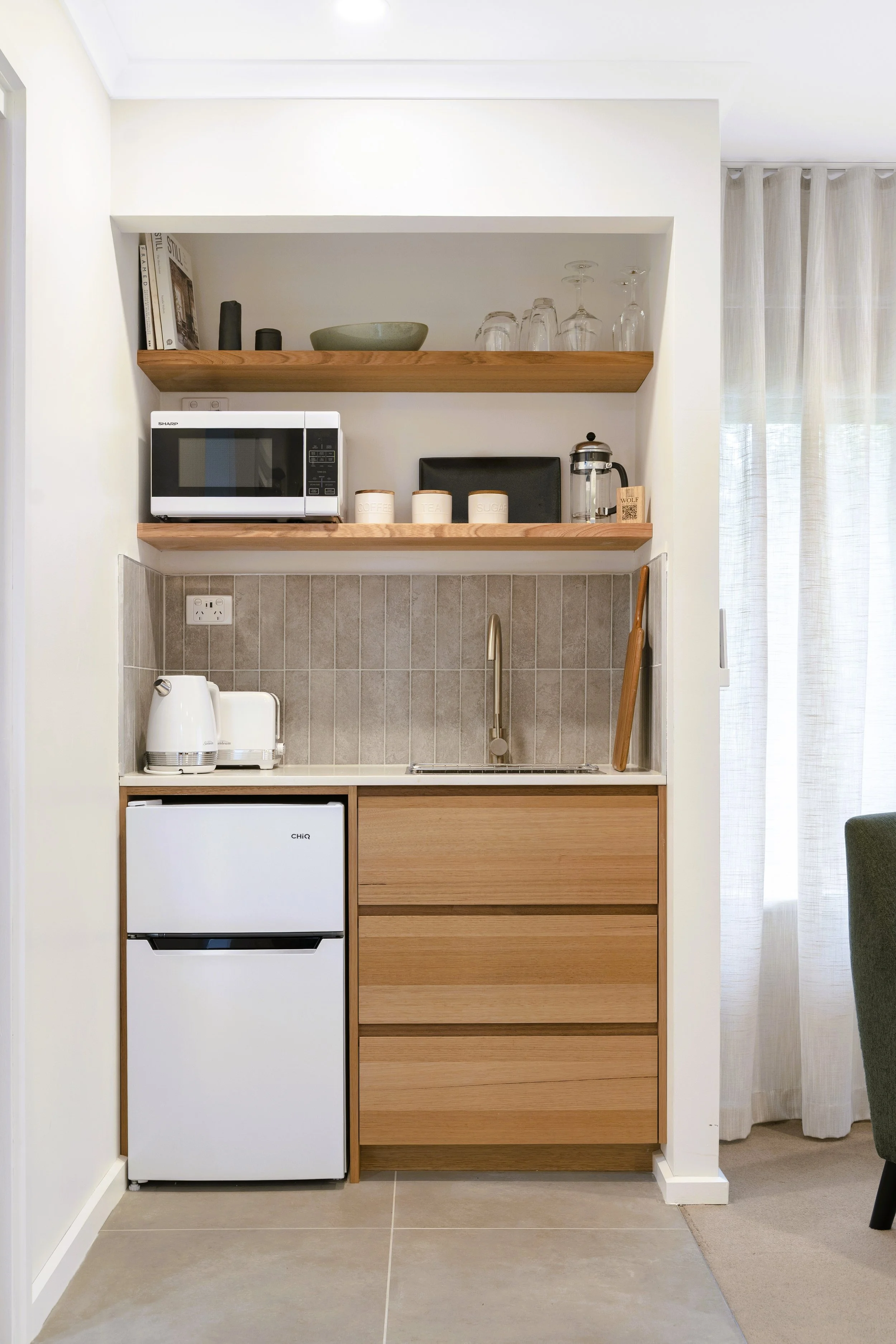 5 Kitchenette_warm_contrast.jpg