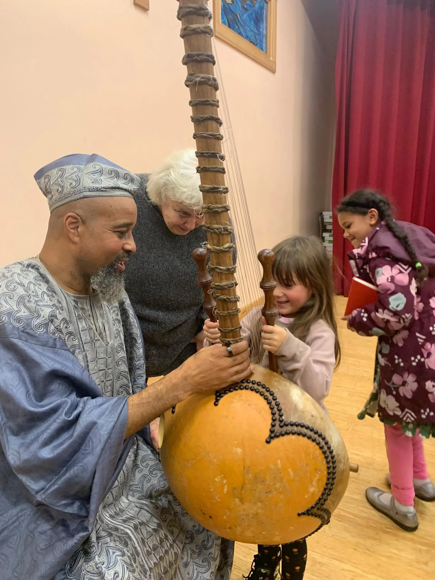 My granddaughter Zela holding the magic musical gourd. Spending a delightful evening with Baba the story teller @babathestoryteller who shares the stories of his ancestors from West Africa. 

Thank you @seattlewaldorfschool