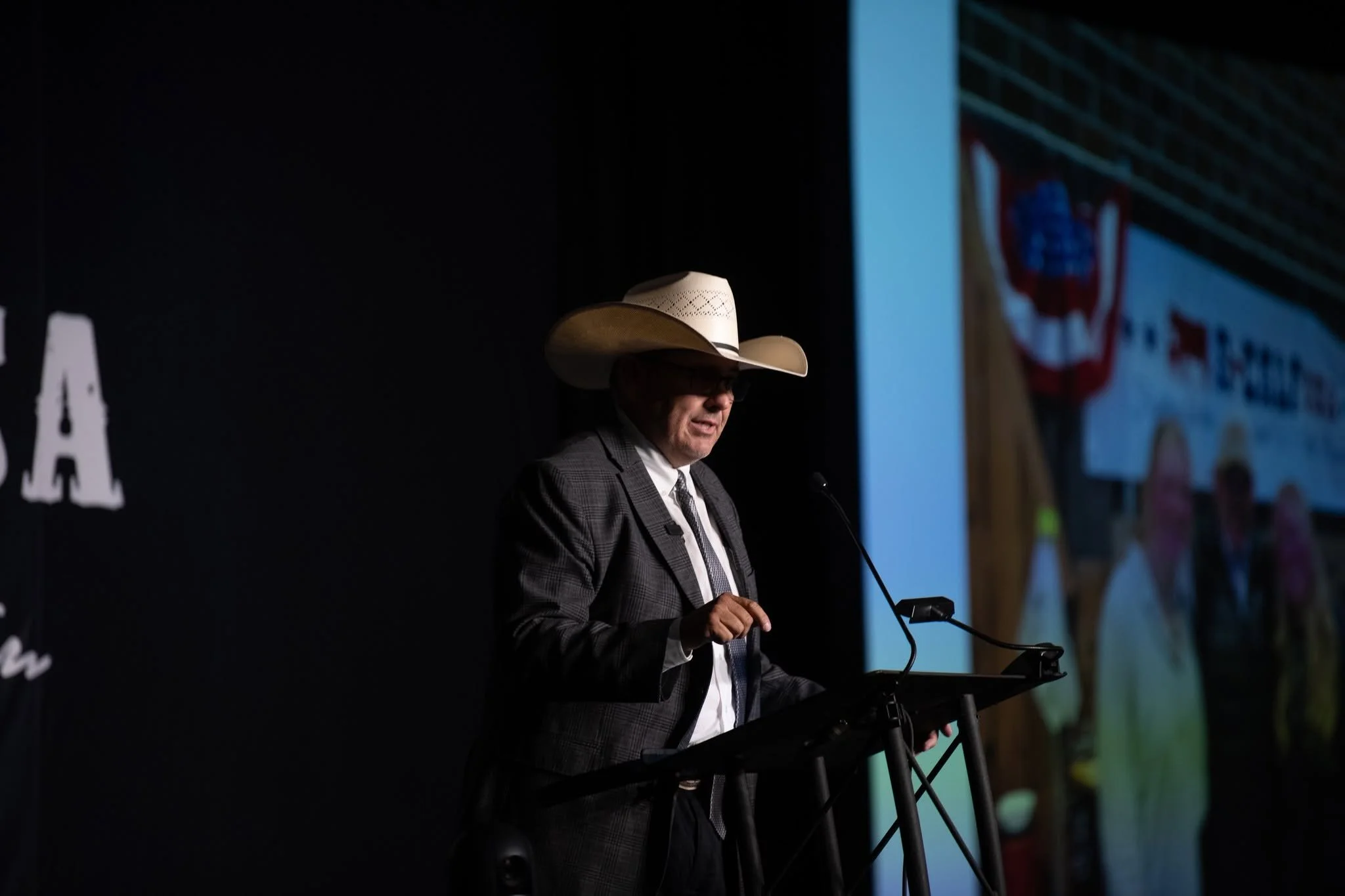 Shad Sullivan delivering a keynote presentation at a national cattlemen's conference