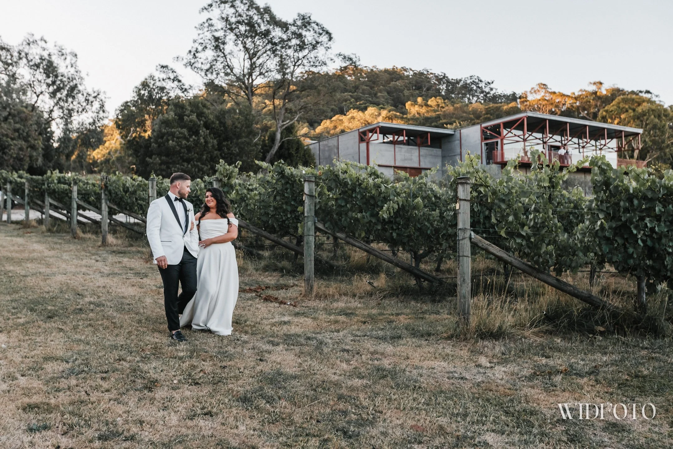 Emily & Andrew's Wedding at Mount Monument Winery