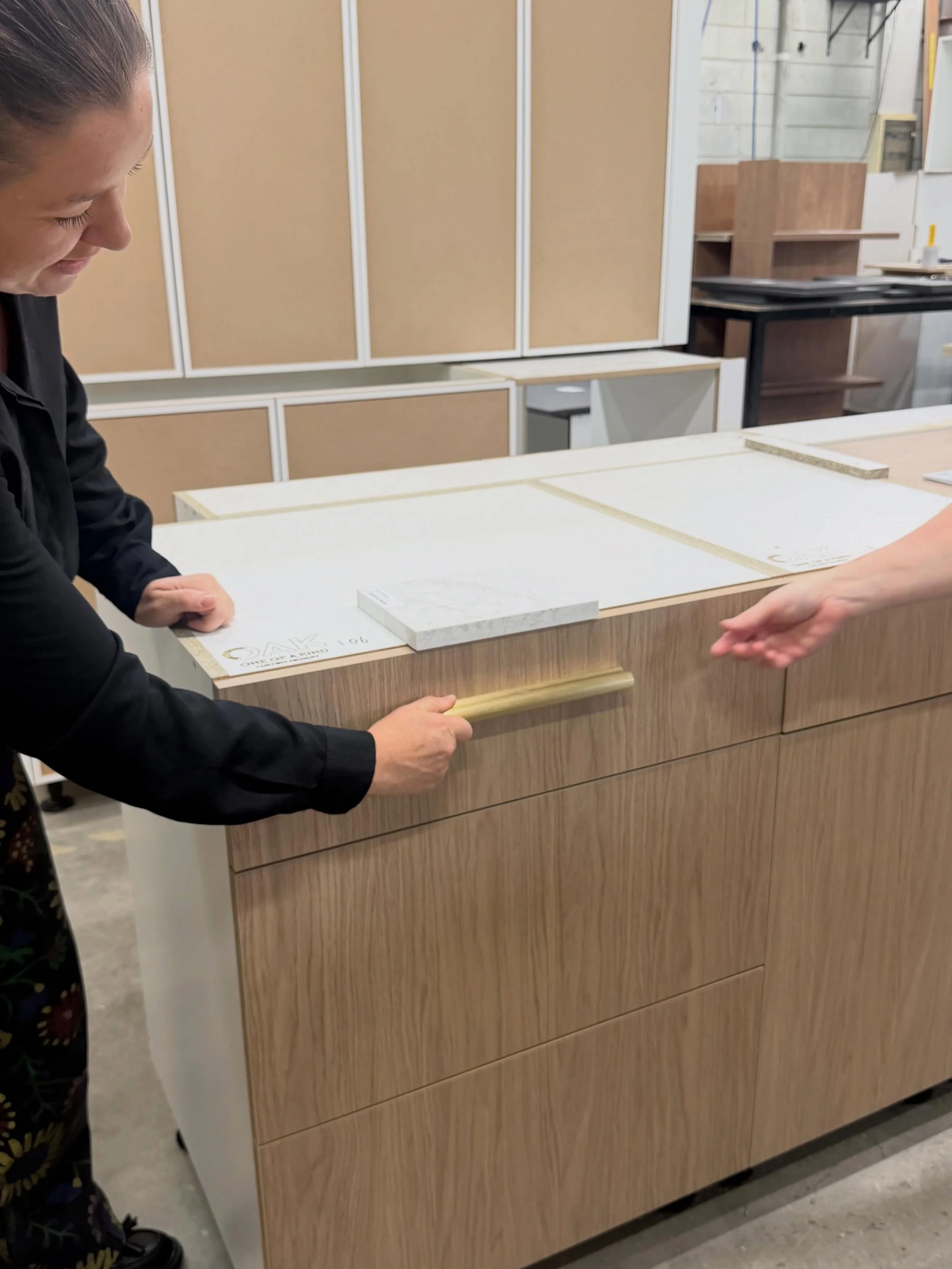 The process doesn&rsquo;t end at design. Some of the most important (and exciting) parts of design are seeing the progress through the stages. 

STAGE- Joinery walk through pre 2PAC and Installation

@oakcustomjoinery 
Builder @zeeconstructions