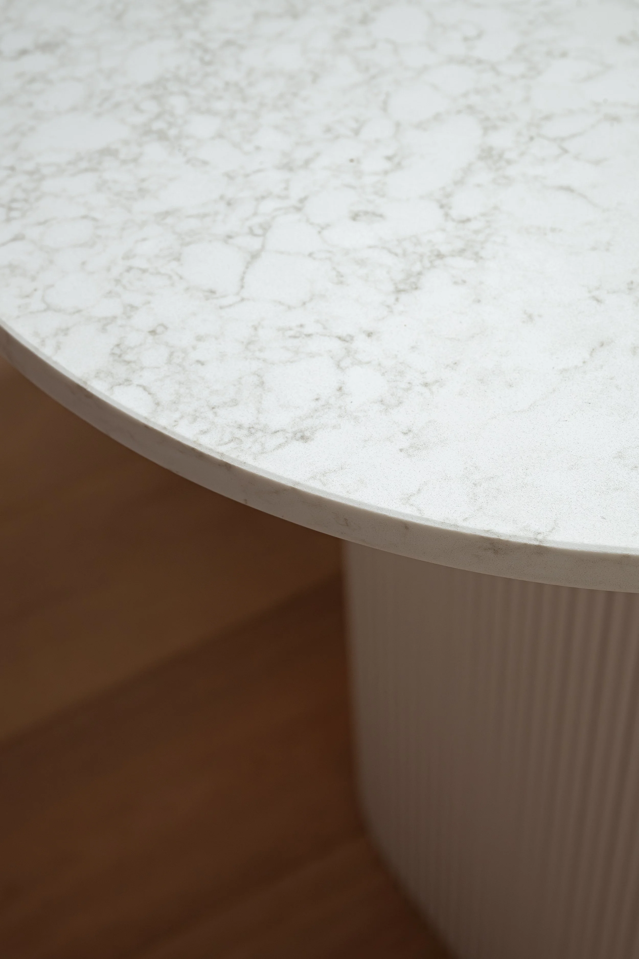Stone Ambassador Zenith Perla Venata stone benchtop is curve. 