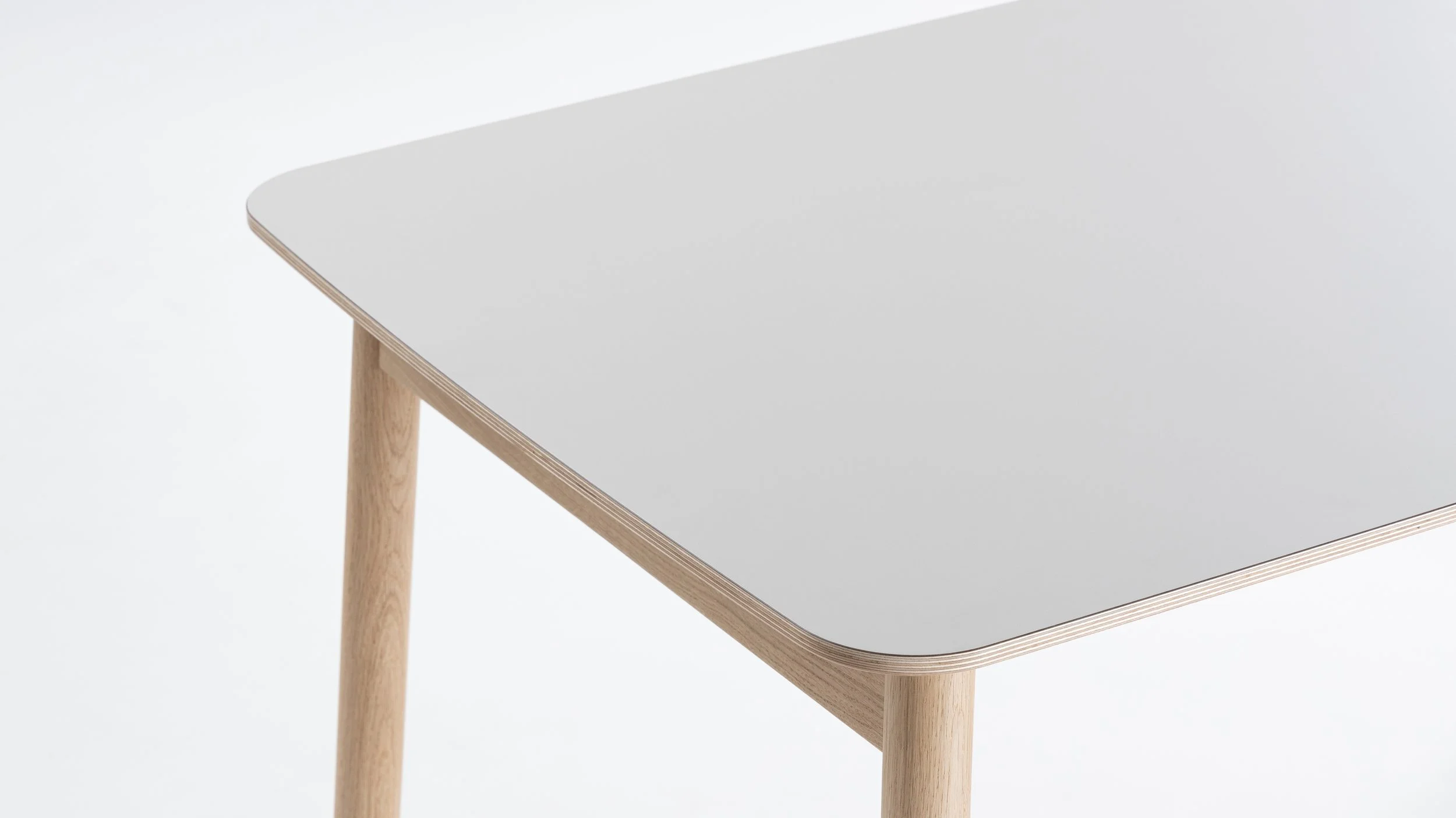 OTIS-TABLE-FENIX-CLOSE UP.jpg