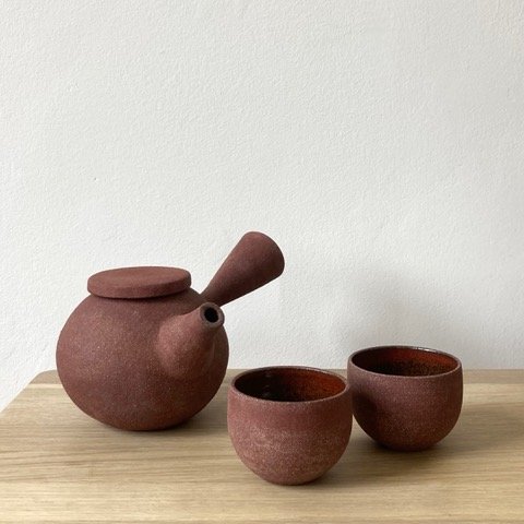 Stoneware tea pot (and cups)