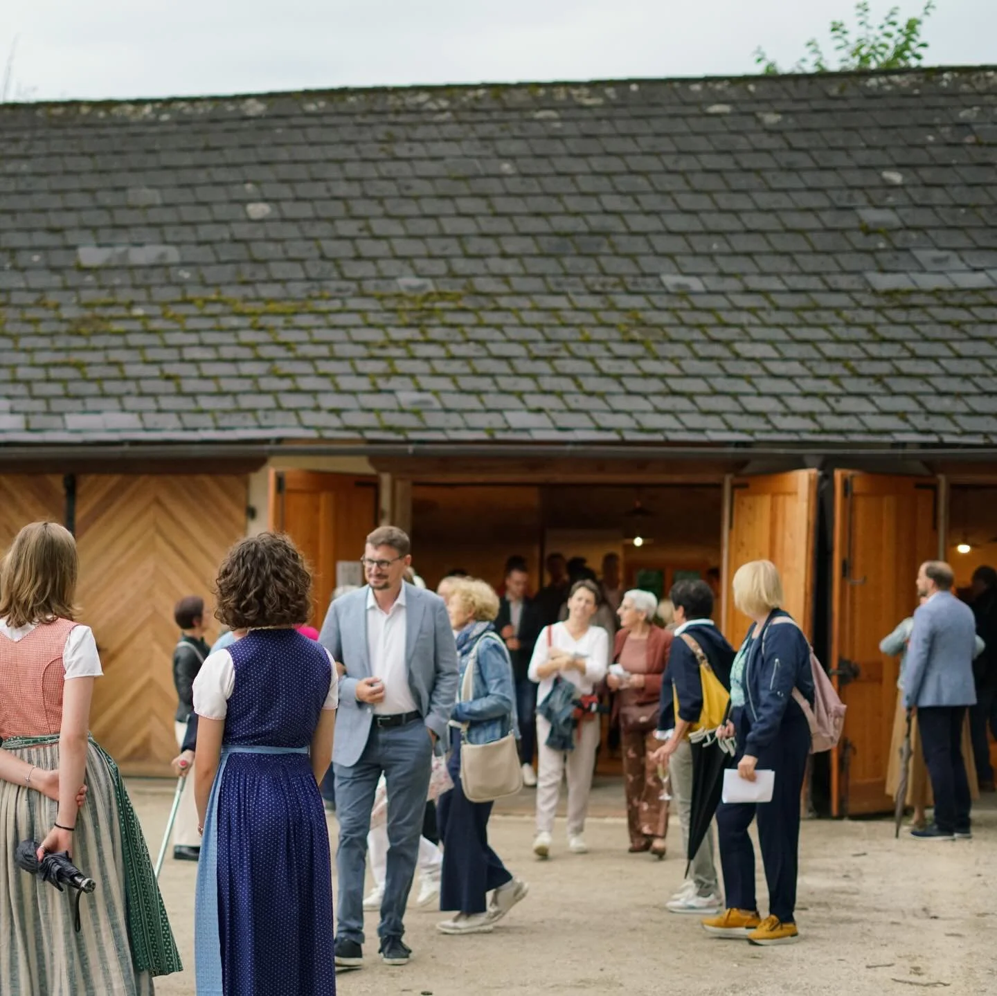 👉🏼 Du fehlst noch! 🥂
.
F&uuml;r unsere kommende Saison sind wir auf der Suche nach einem/einer Gastro- oder Caf&eacute;-Partner:in, der/die uns bei der Bewirtung und Pausenbetreuung unseres Publikums unterst&uuml;tzen m&ouml;chte 🍷☕️
Du kennst je