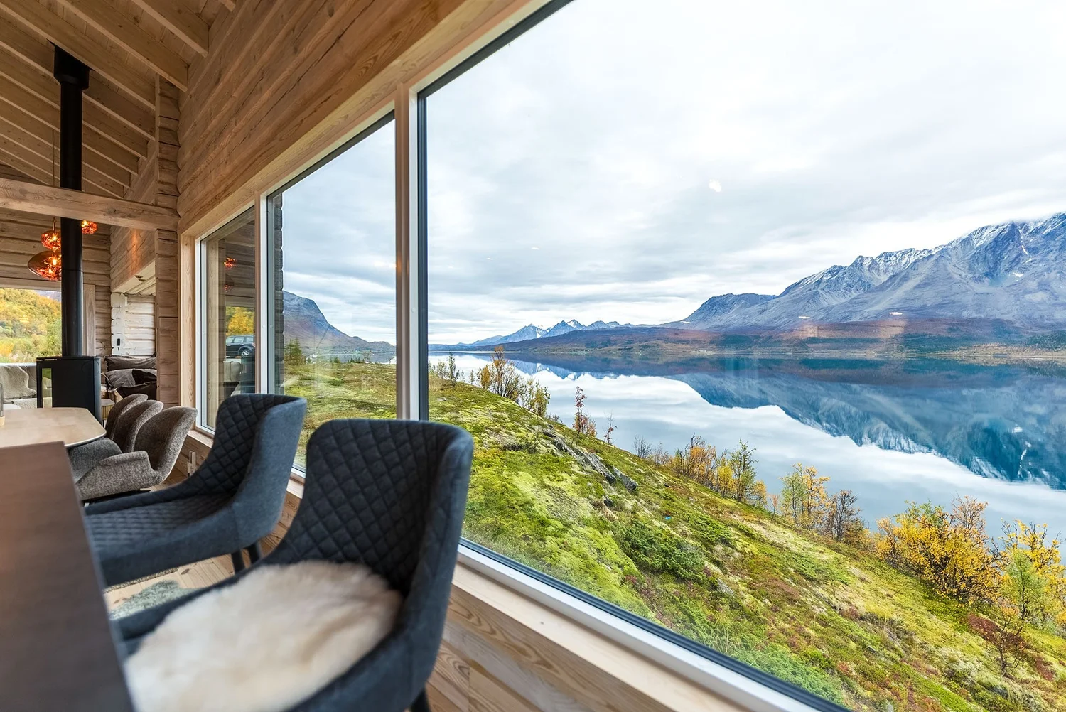 Haus Lyset: Blockhaus desselben Entwurfs am Ullsfjord