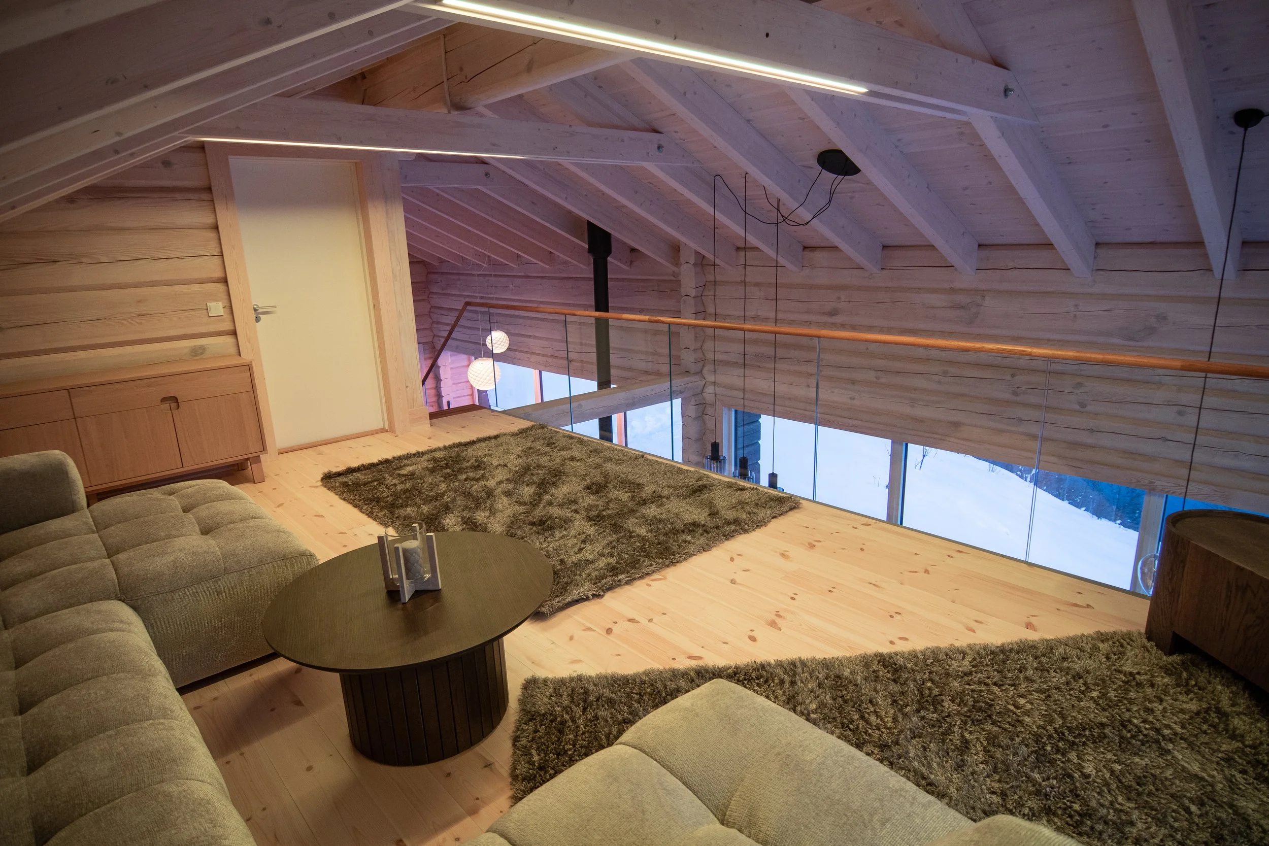 05_livingroom_up_tind (2).jpg