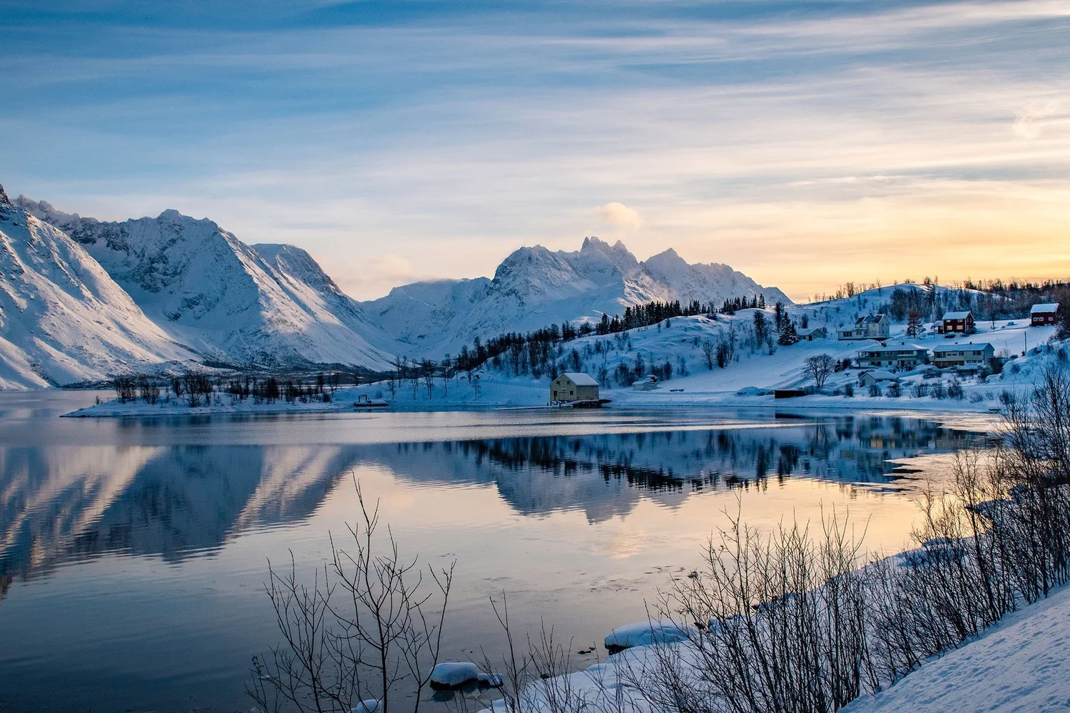 Haus Fjordkant: Blockhaus desselben Entwurfs am Ullsfjord