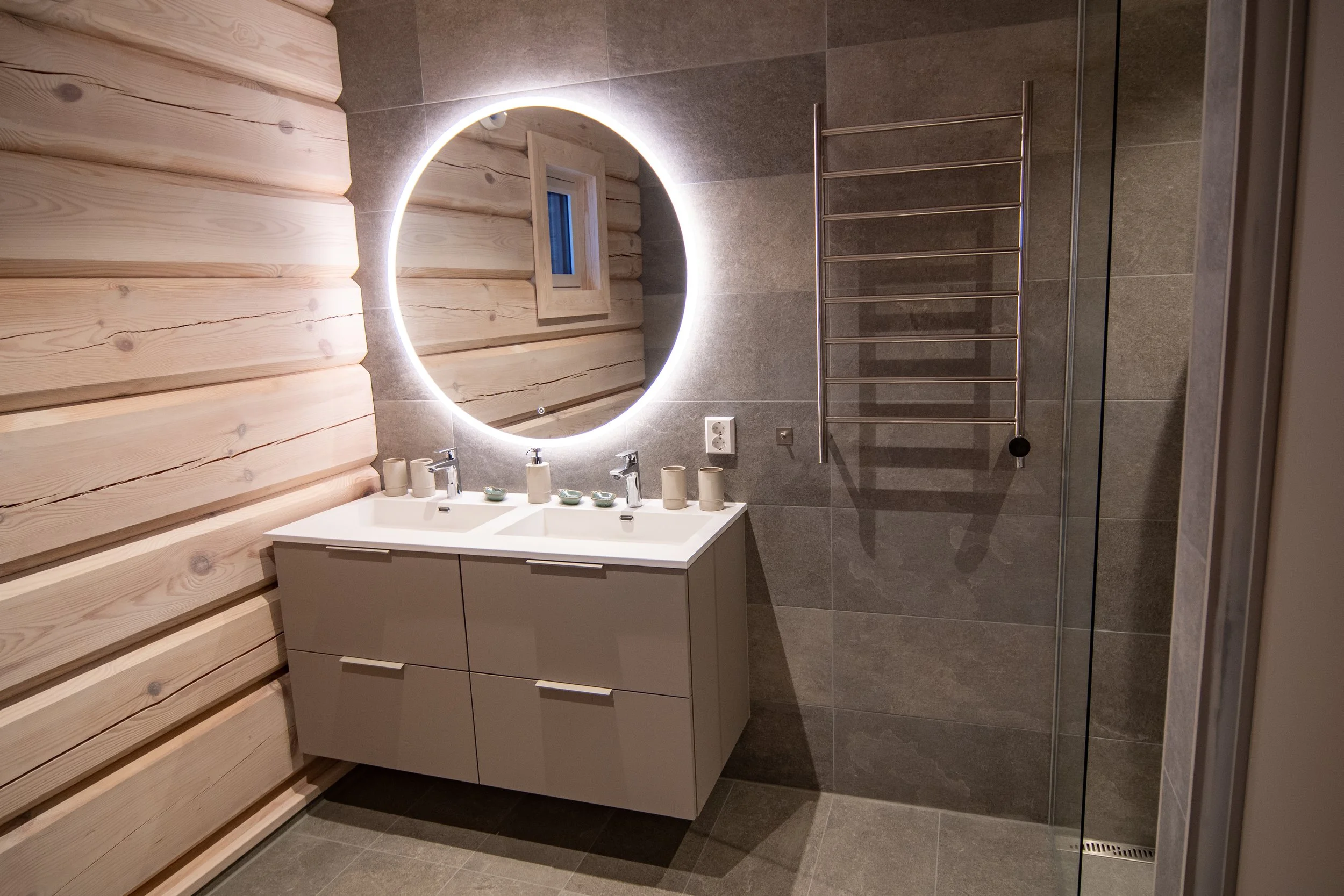 07_bathroom_tind (2).jpg