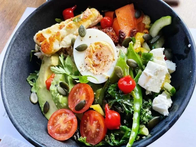 woll-estate-yoga-retreat-healthy-lunch.webp