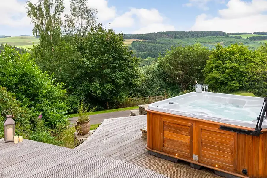 woll-estate-yoga-retreat-accommodation-hottub.webp