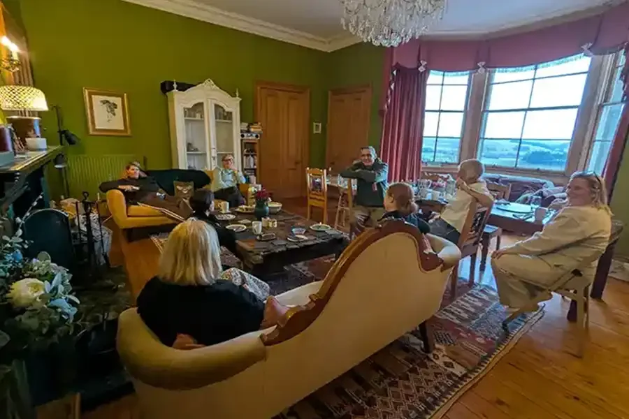 woll-estate-yoga-retreat-accommodation-livingroom.webp