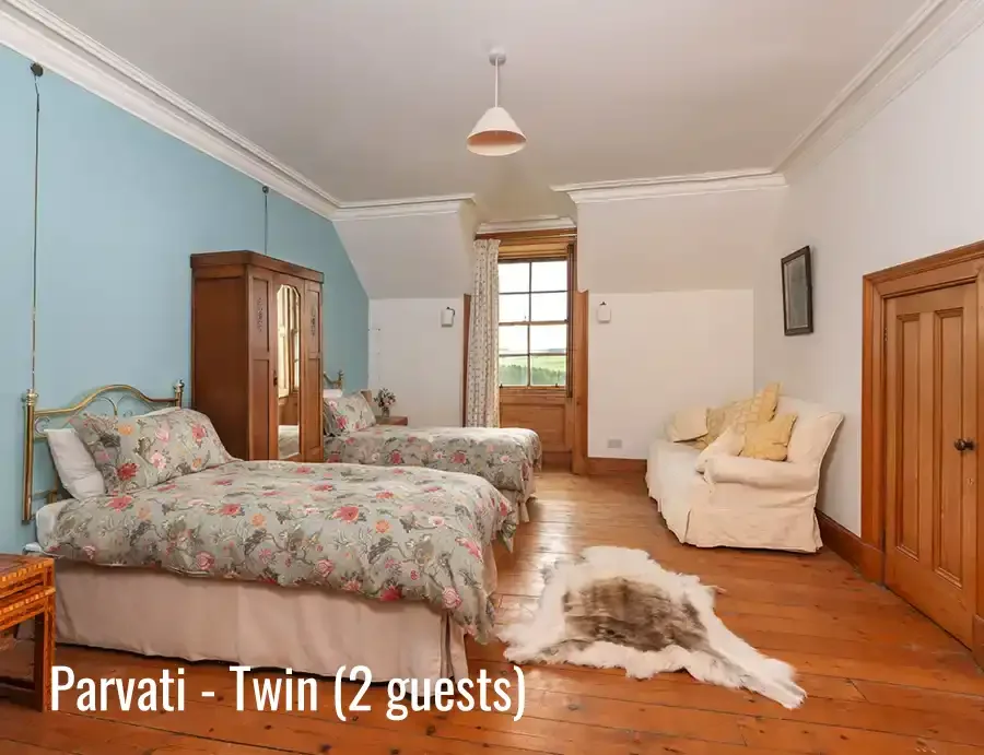 woll-estate-retreats-bedroom-parvati-named.webp