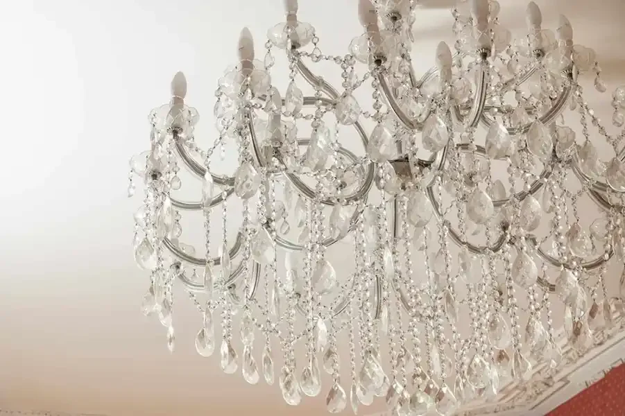 woll-estate-retreats-house-crystal-chandelier.webp