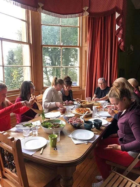 woll-estate-yoga-retreat-dinner-together.webp