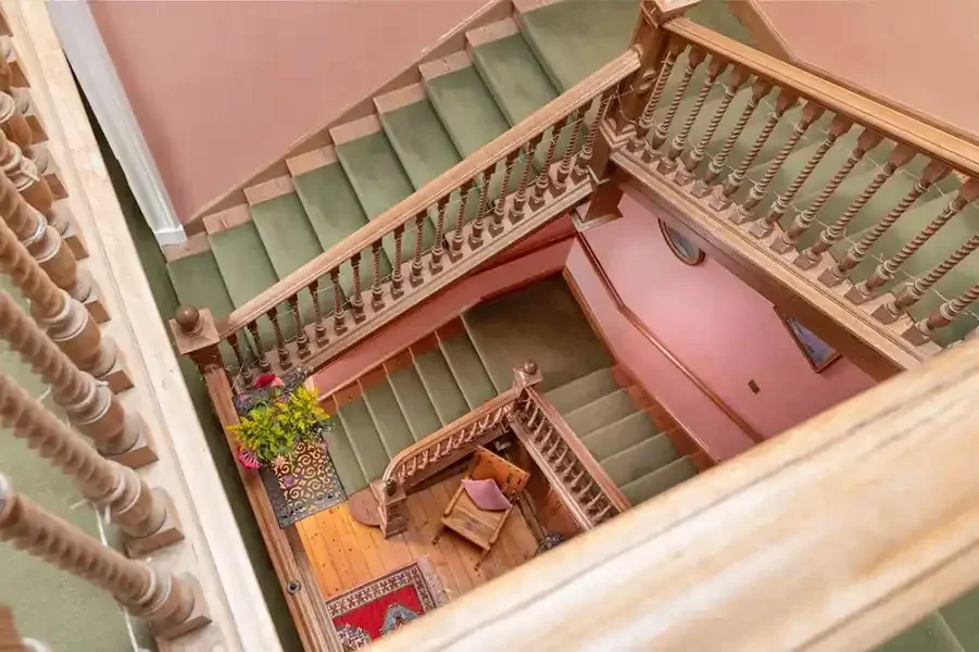 woll-estate-retreats-house-staircase.webp