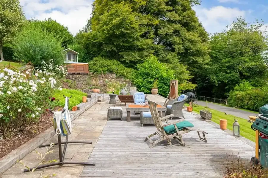 woll-estate-retreats-house-garden-deck.webp