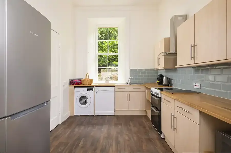 woll-estate-retreats-garden-flat-kitchen.webp