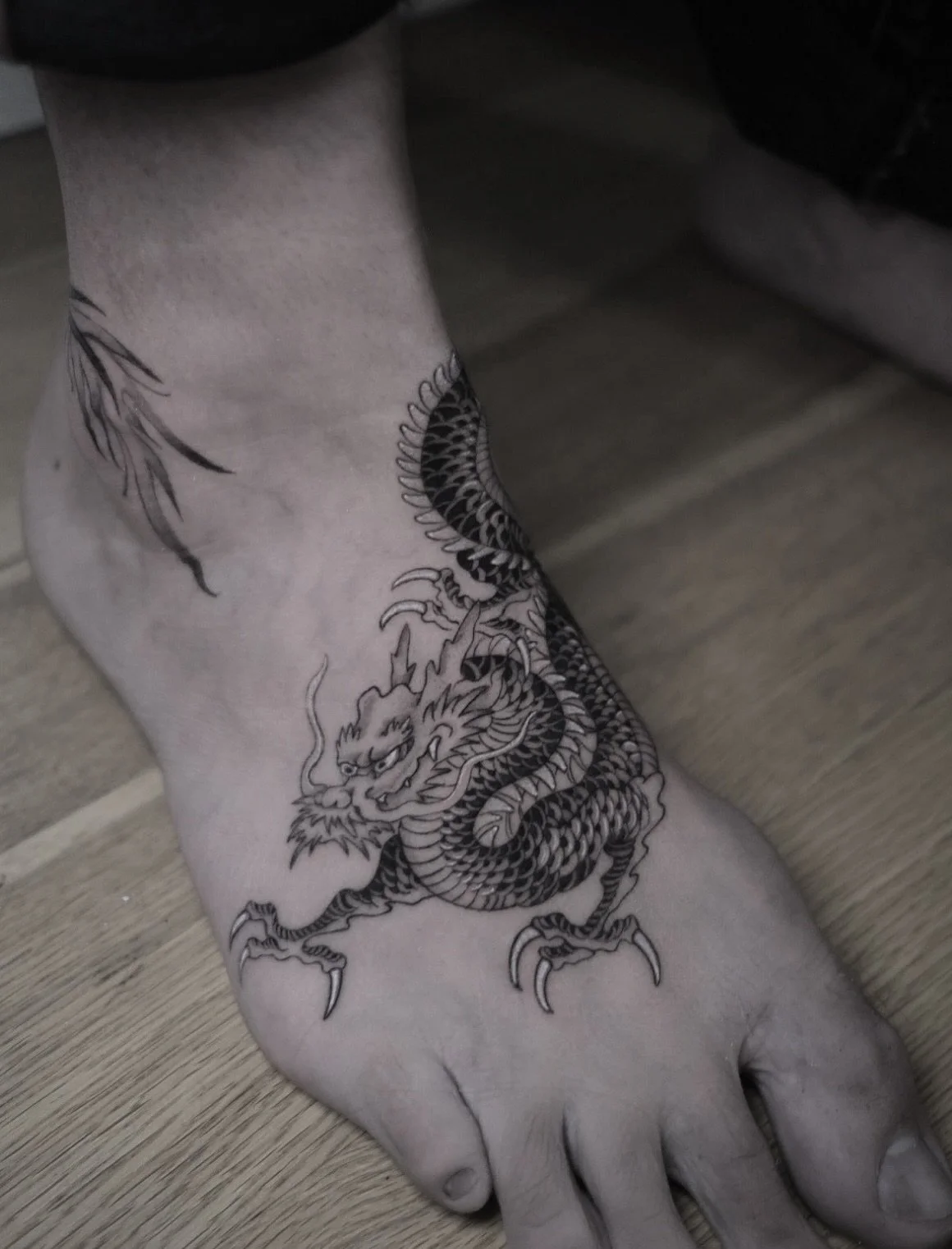 Super dope dragon made by @victoriado in the studio! Dm Victoria for bookings!