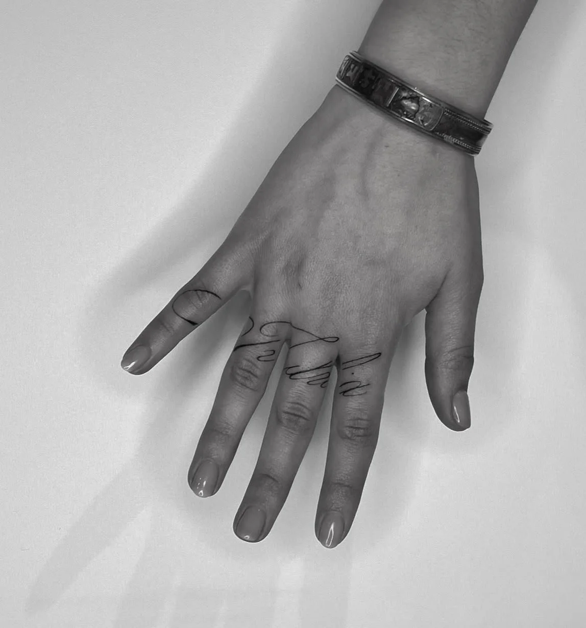 Beautiful script design by @lunatatudora 
Check her page and hit her up for booking info