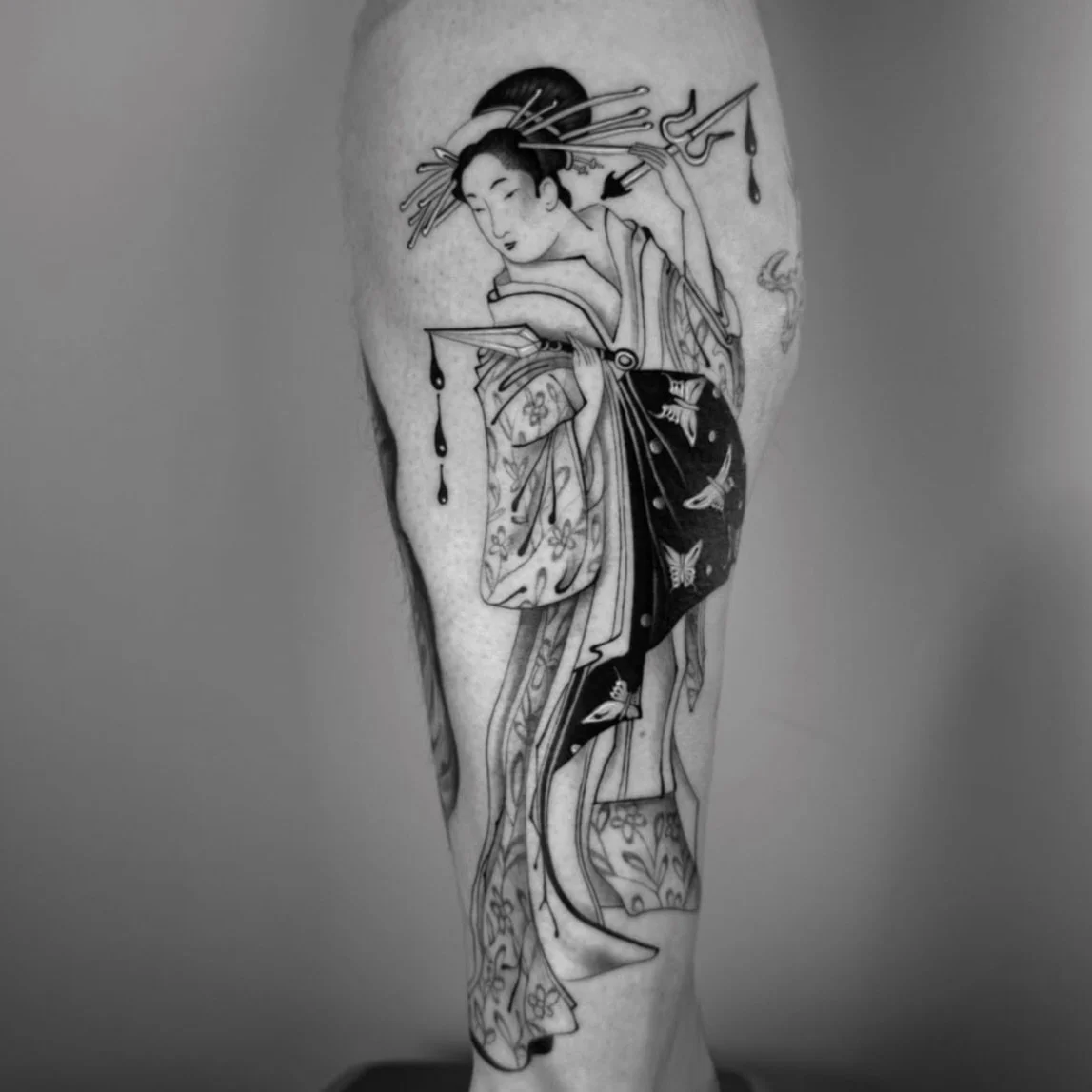 Stunning geisha piece done in one session by @lepapillon.tattoo 
Check the link in Daniel&rsquo;s bio for more info!