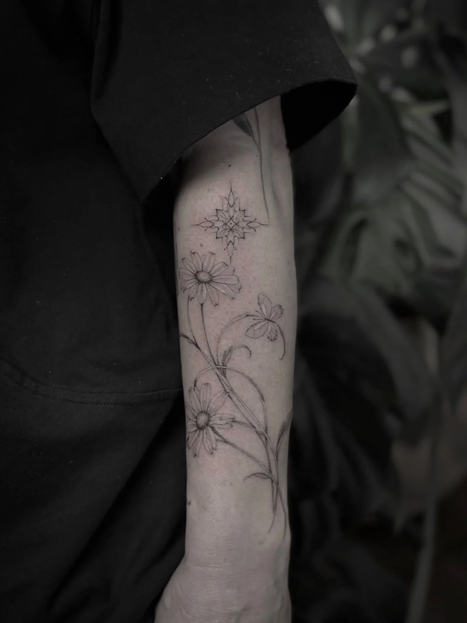 🌼 some daisies by @victoriado 🌼
Book your appointment with Victoria by sending her a DM/email!