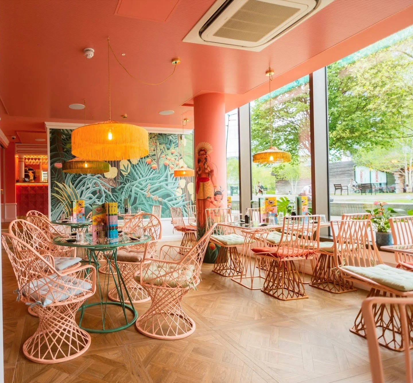 Pink color schemes tend to create tender and romantic rooms.⁠
⁠
When styled with warm, earthy colors or light neutral shades, it creates a very calming effect. ⁠
⁠
Spiced up with natural green colors it results in a balanced and visually appealing mo