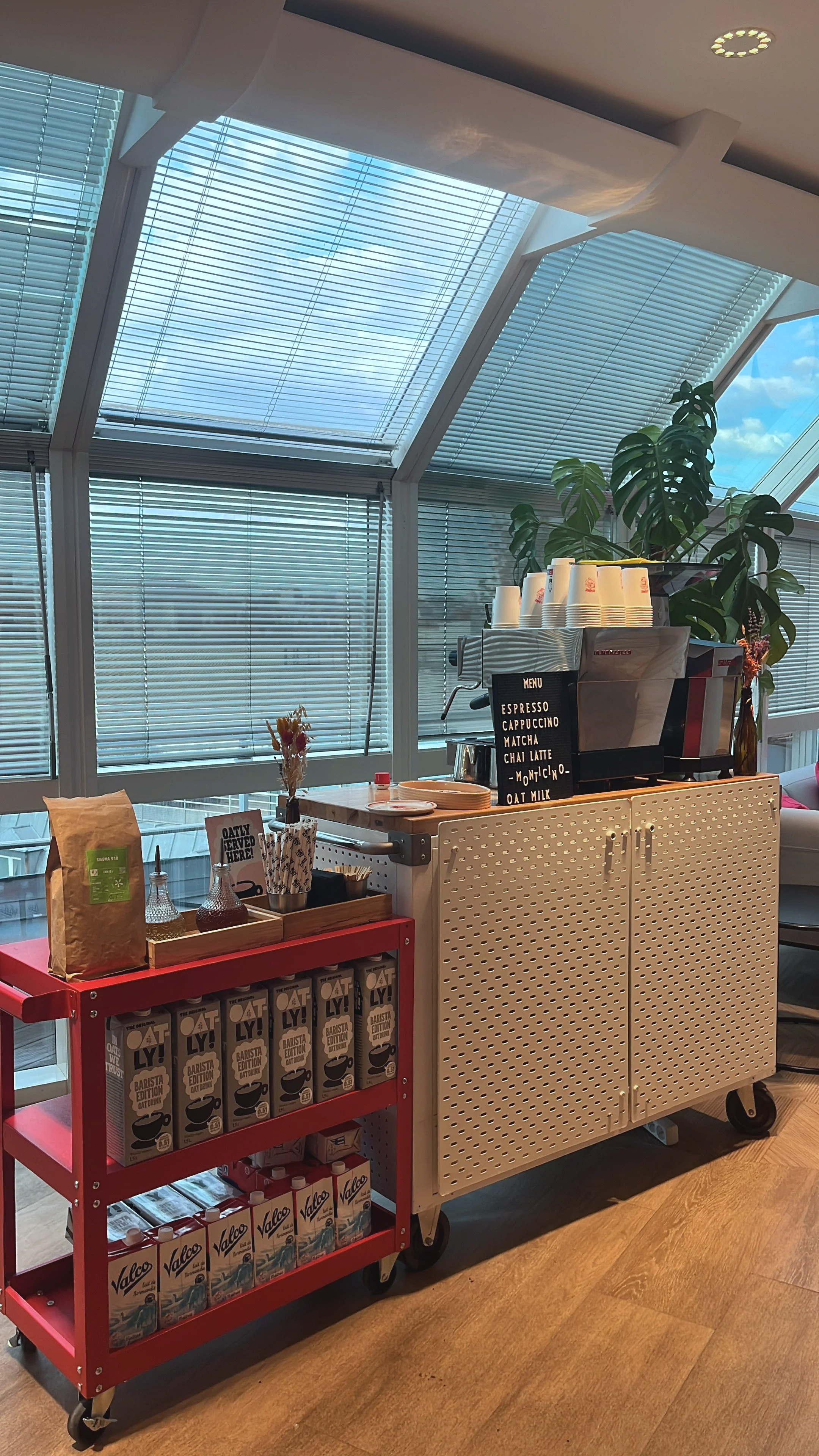 coffee cart paris , station barista équipée marzocco