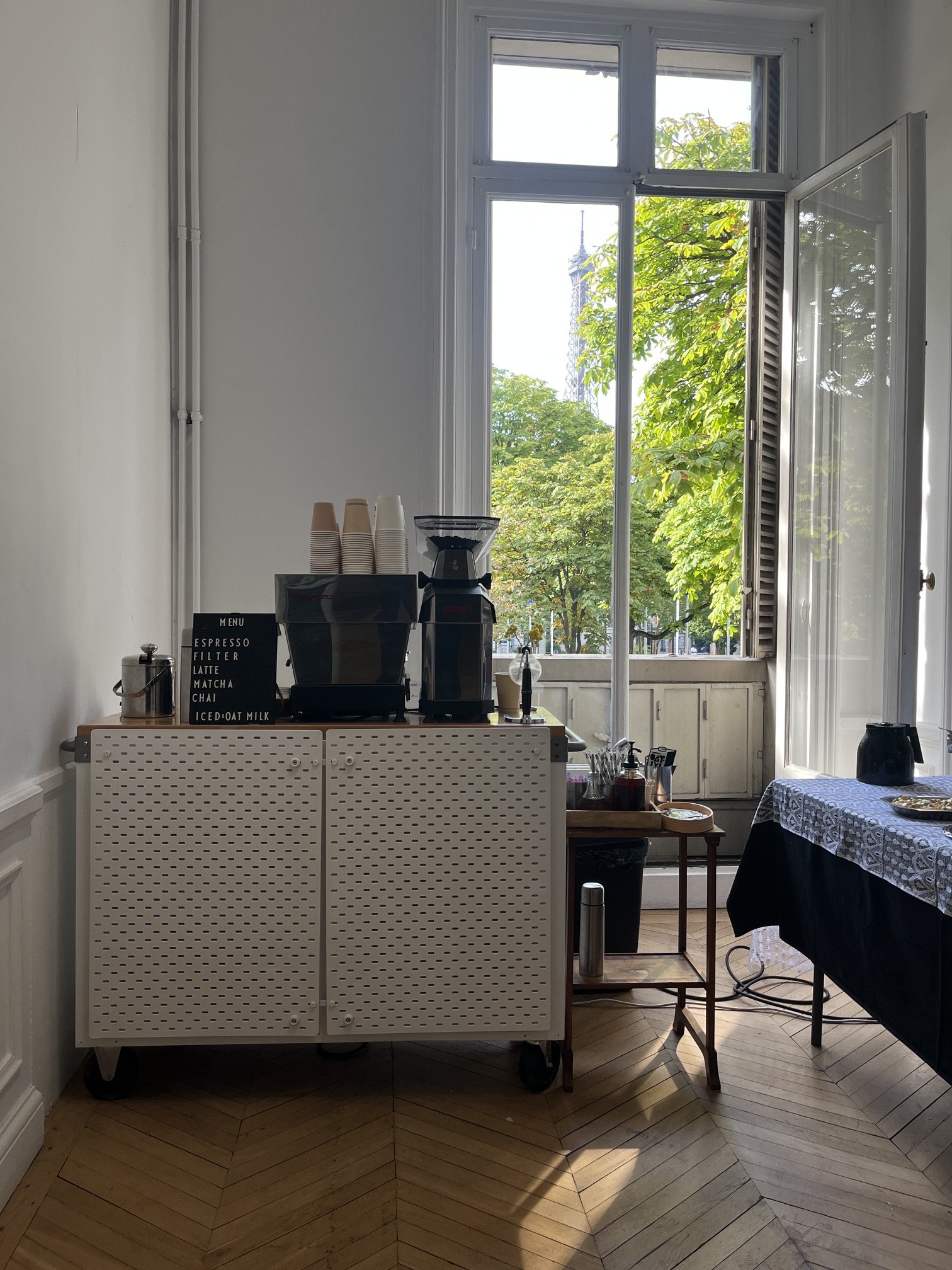 Une expérience de barista évènementiel dans Paris, avec du café pour une équipe de production sur un tournage photo
