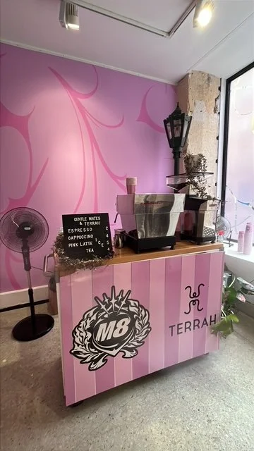 Coffee cart pour squeezie et M8,son club de esport, en plein Paris 
