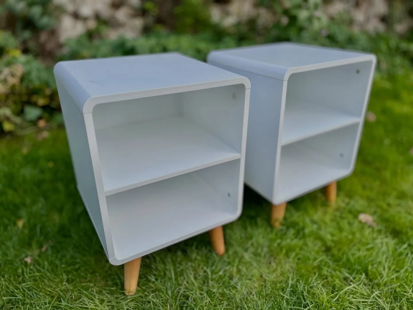 #sweetsinglethings #shop #kleinanzeigen #nachttisch #modern #style #simpleandpure #white #wood #moebel #wohngl&uuml;ck