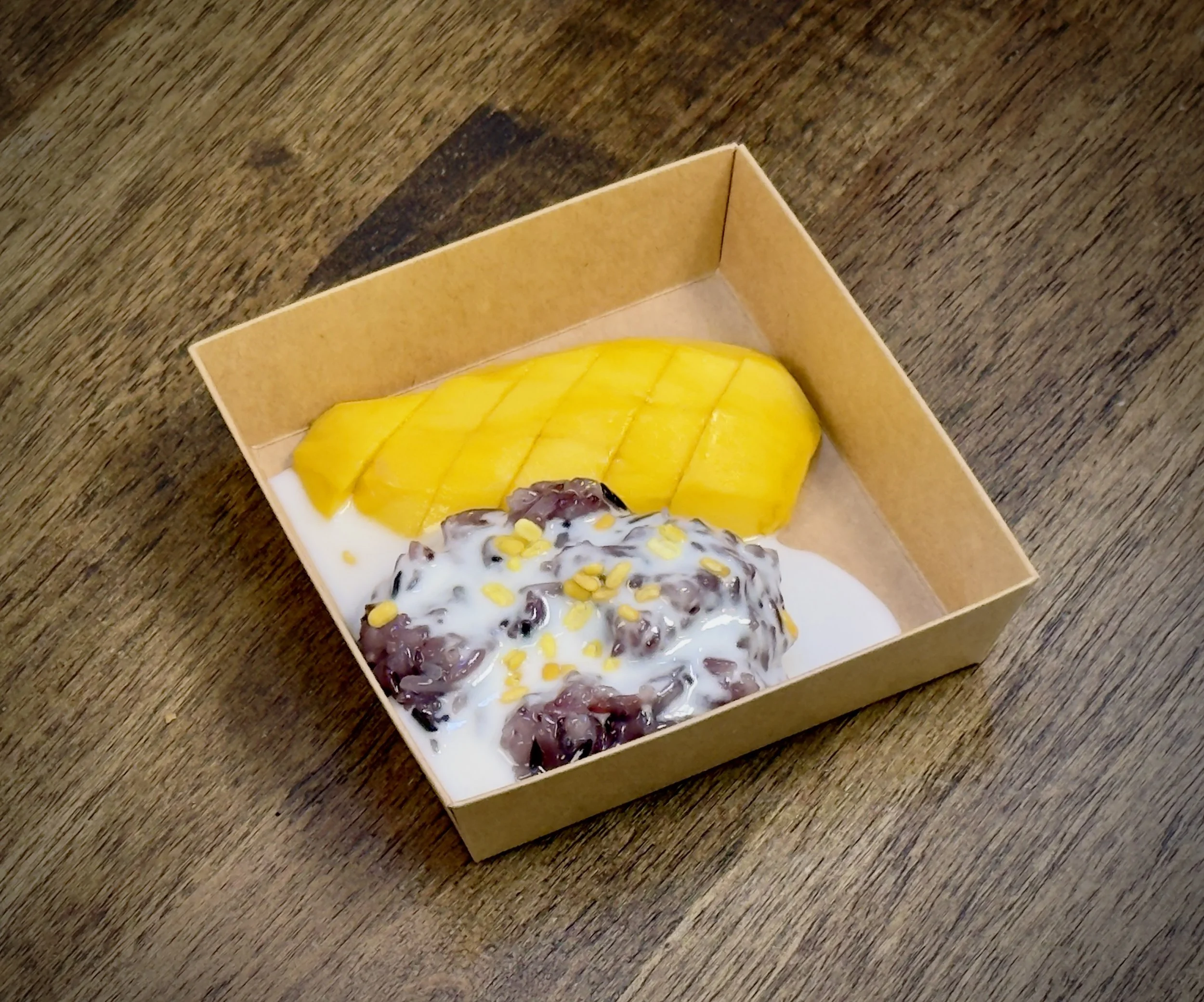 Mango with sweet black sticky rice