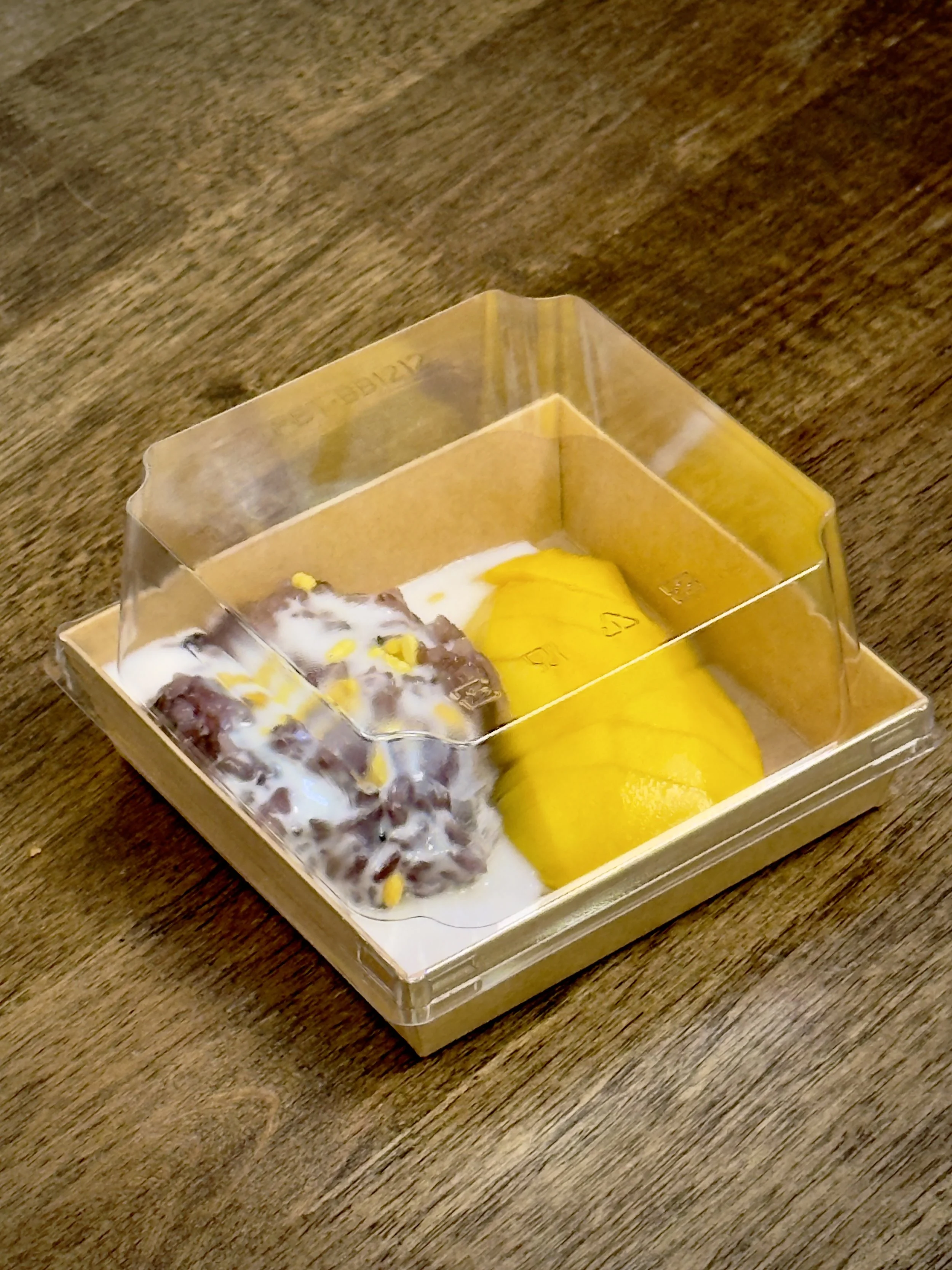 Mango sticky rice in the packaging