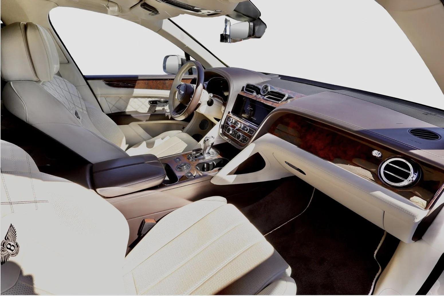 Bentayga Int Right - Cut.jpg