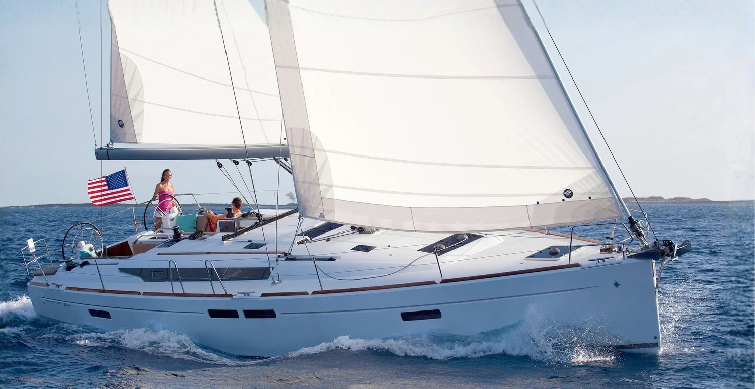 Monohull training boat