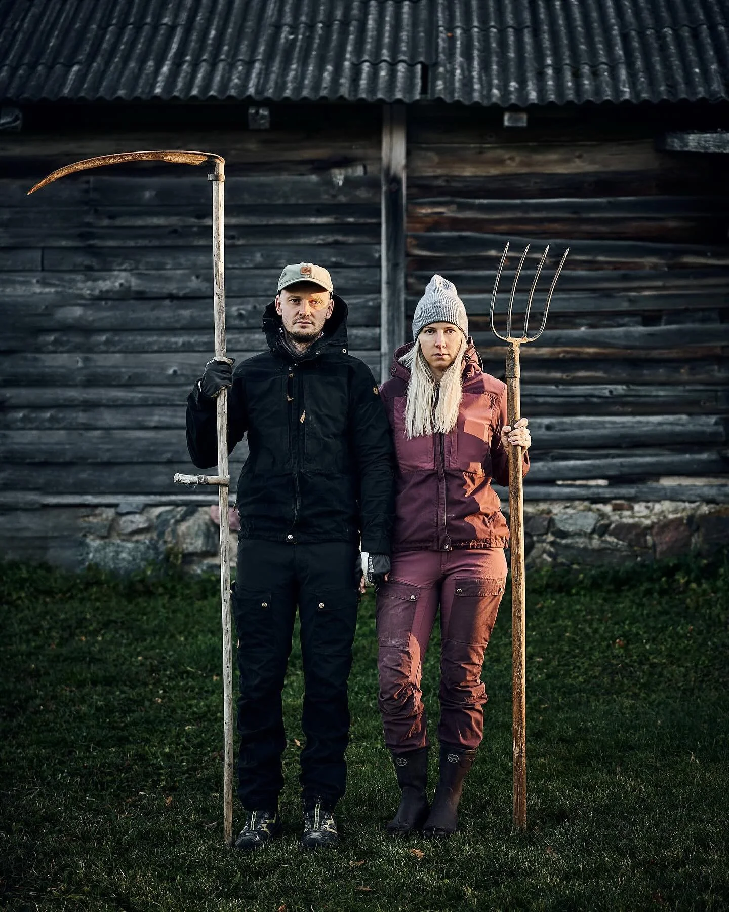 M&otilde;ned paarid k&auml;ivad batchatat tantsimas.
Meie &ndash; Kaisa ja Kait &ndash; eelistame postapokal&uuml;ptilist agraar-rollim&auml;ngu.

Teretulemast Tsema tallu &ndash; kaos on garanteeritud, saapad mullased ja lemmikloomad k&otilde;igest 