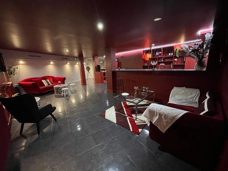 Bar privé du Salon de The Wrong Side pour soirée et événement à Paris 18e