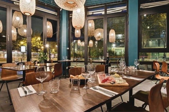 Le Bar de The Wrong Side, espace privatisable pour cocktails et afterworks à Paris 18e