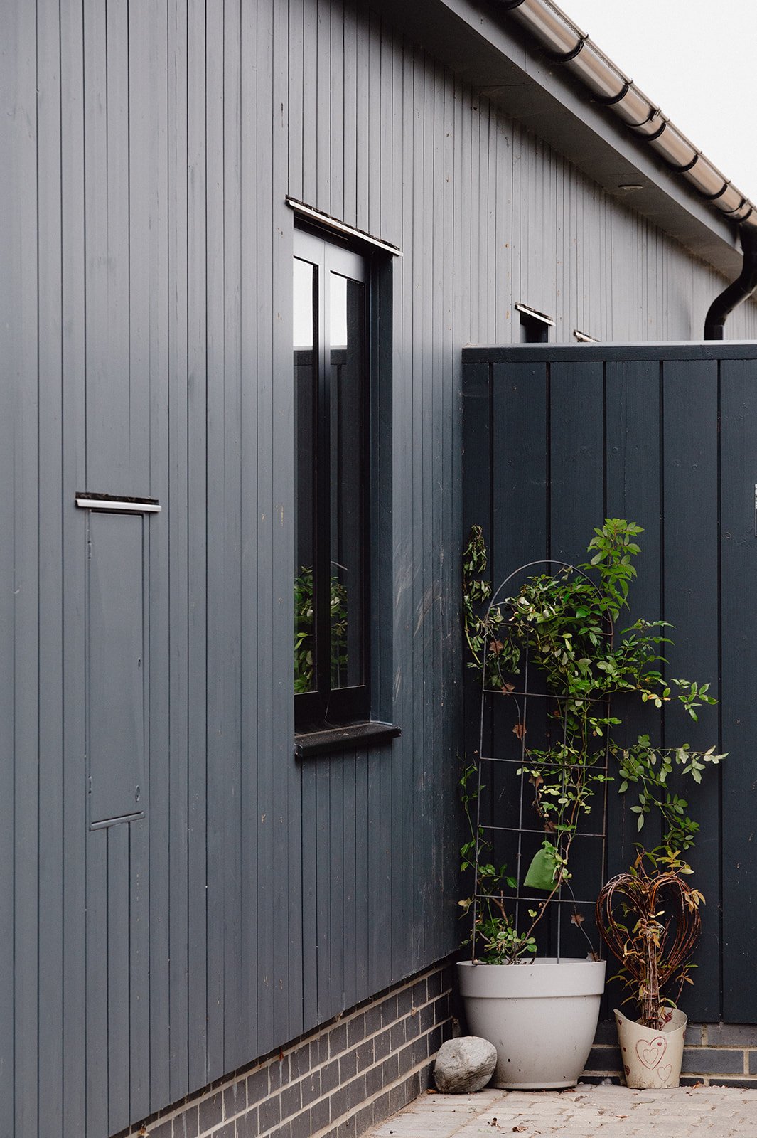 Neo-Vernacular Farm Dwelling black cladding