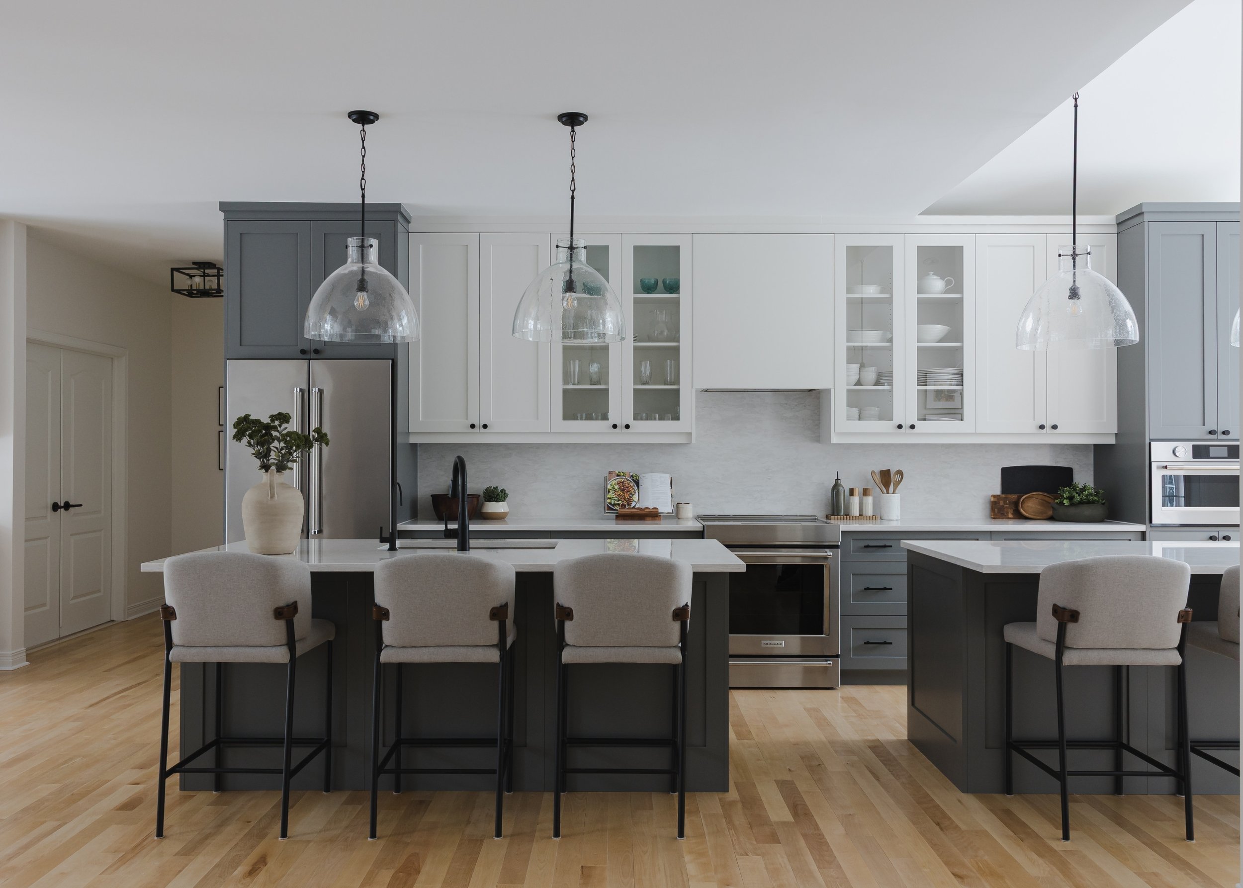ottawa-interior-design-full-service-kitchen-renovation-vale-two-tone-cabinets.jpg