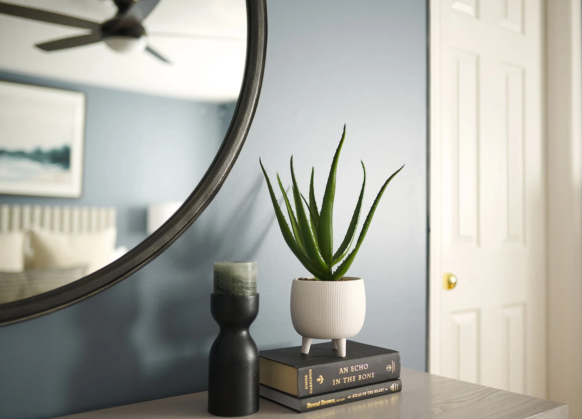 Principal bedroom design in Ottawa featuring layered accessories. 