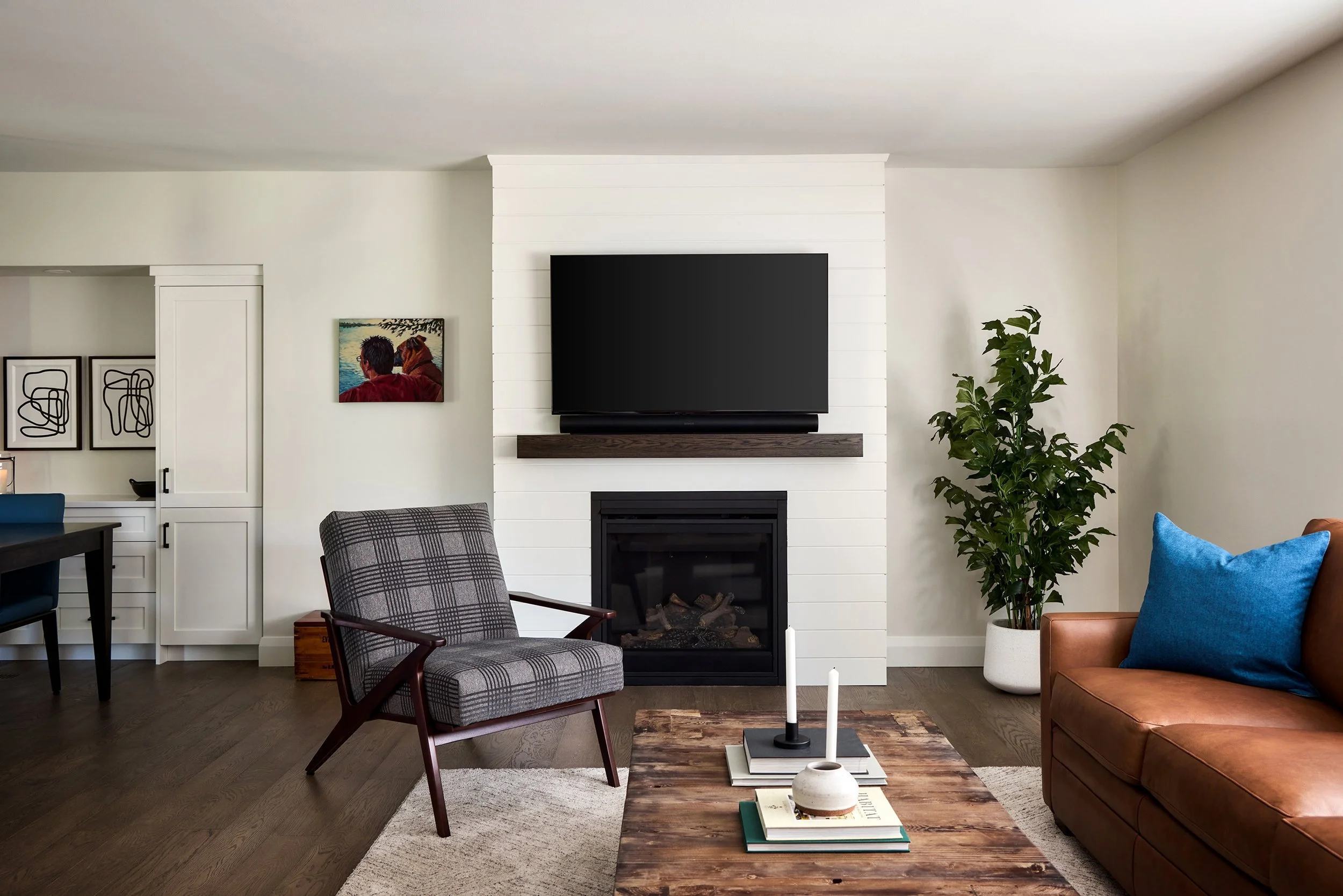Open concept home design for an Ottawa family home featuring a shiplap fireplace and seating for 7. 