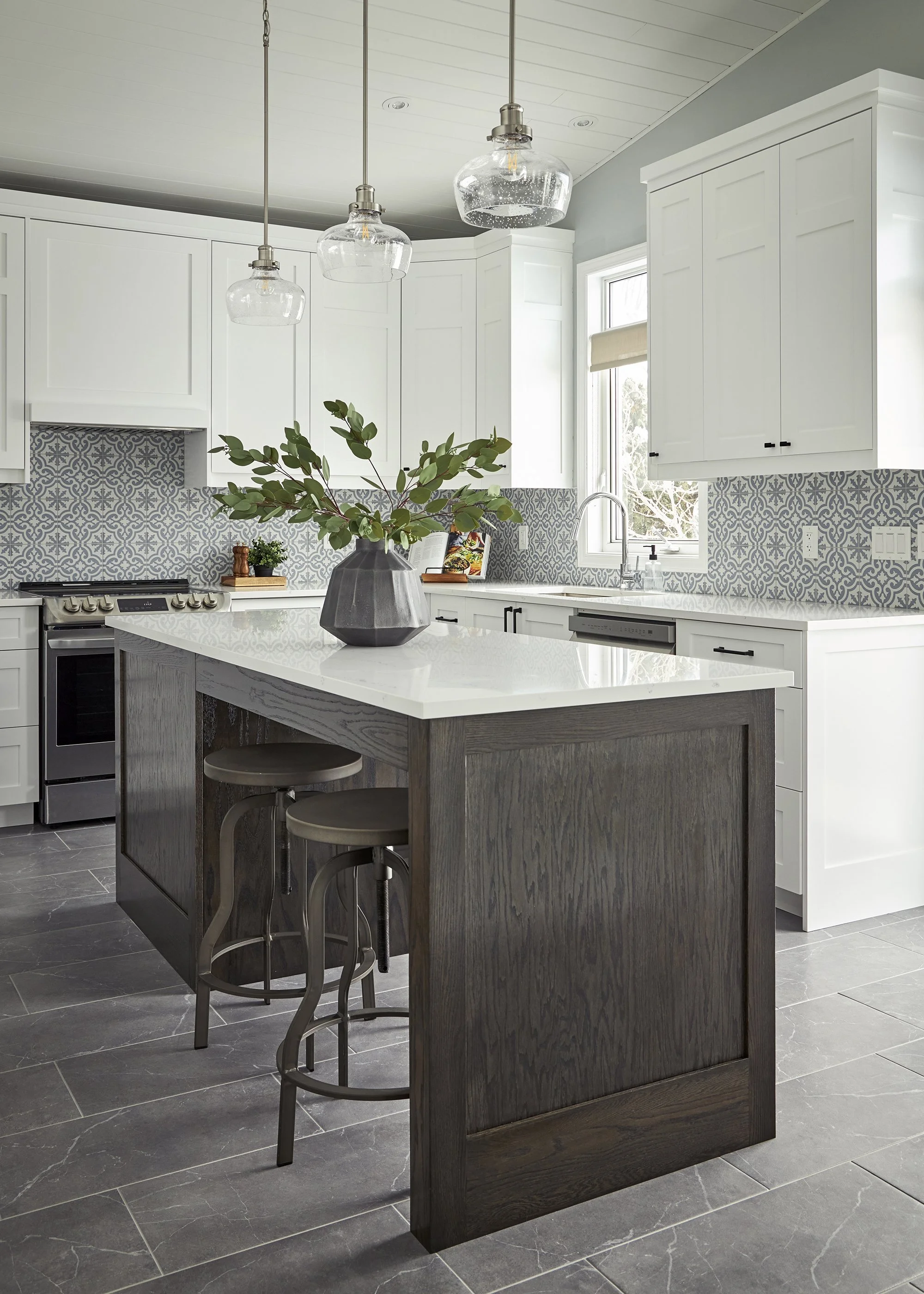 Custom kitchen renovation in Ottawa featuring white shaker cabinets and an oak island with seating for 4. 