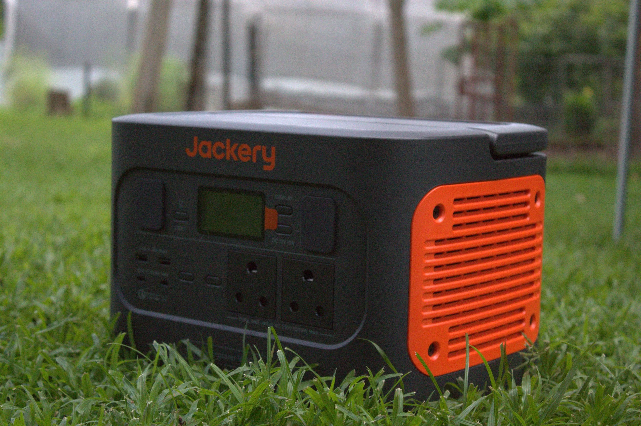 Jackery 1000w Portable Power Station & 200w Solar Panel