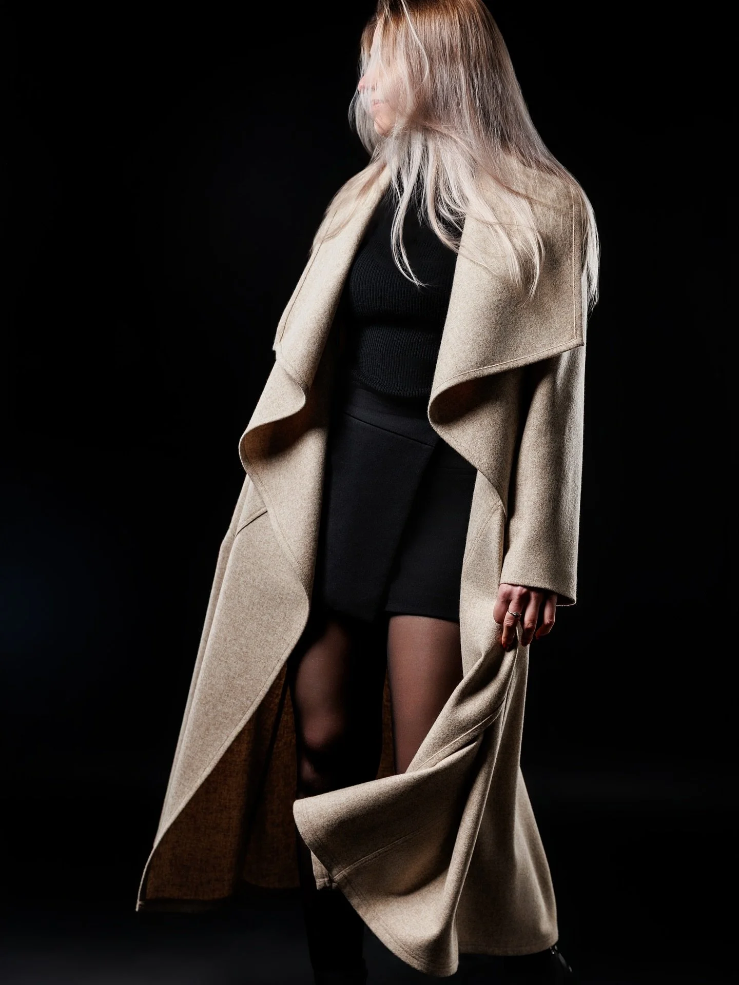 M&ecirc;me mod&egrave;le, autre &eacute;nergie.
Des revers carr&eacute;s pour cette fois 📐
Simple mais efficace.

📸 @francescoprocopiophoto 🫶🏻