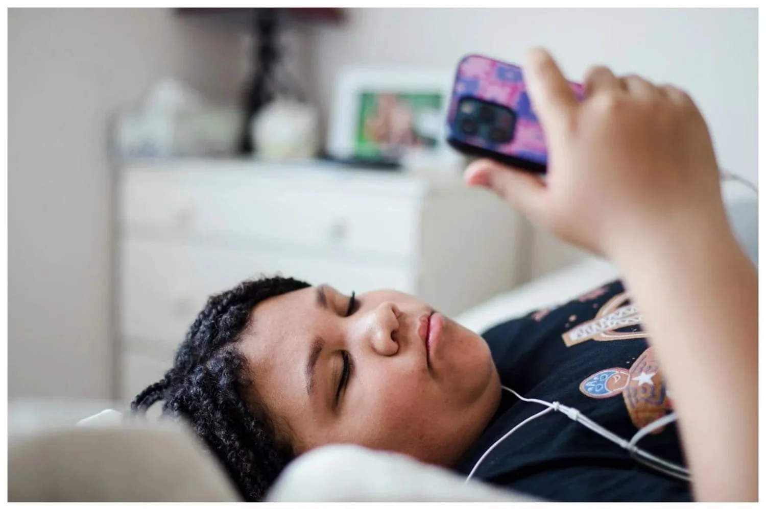 Teen with too much screen time who may benefit from therapy in port perry ontario