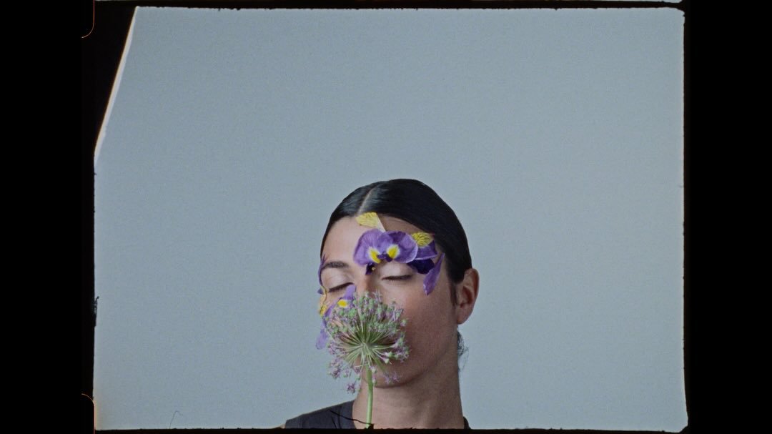 NATURA FA&Ccedil;ADE

Art director: @rociobeltranf 
Model: @leah.lev.c 
MUA: @yleniasigona_ 
Photo: @icantseeucantseeme 
Director of Photography: @woodywutt 

@kodak_shootfilm 7219 
dev/scan @kafardfilms

#kodak500T #kodak7219 #16mmfilm #kodakshootfi