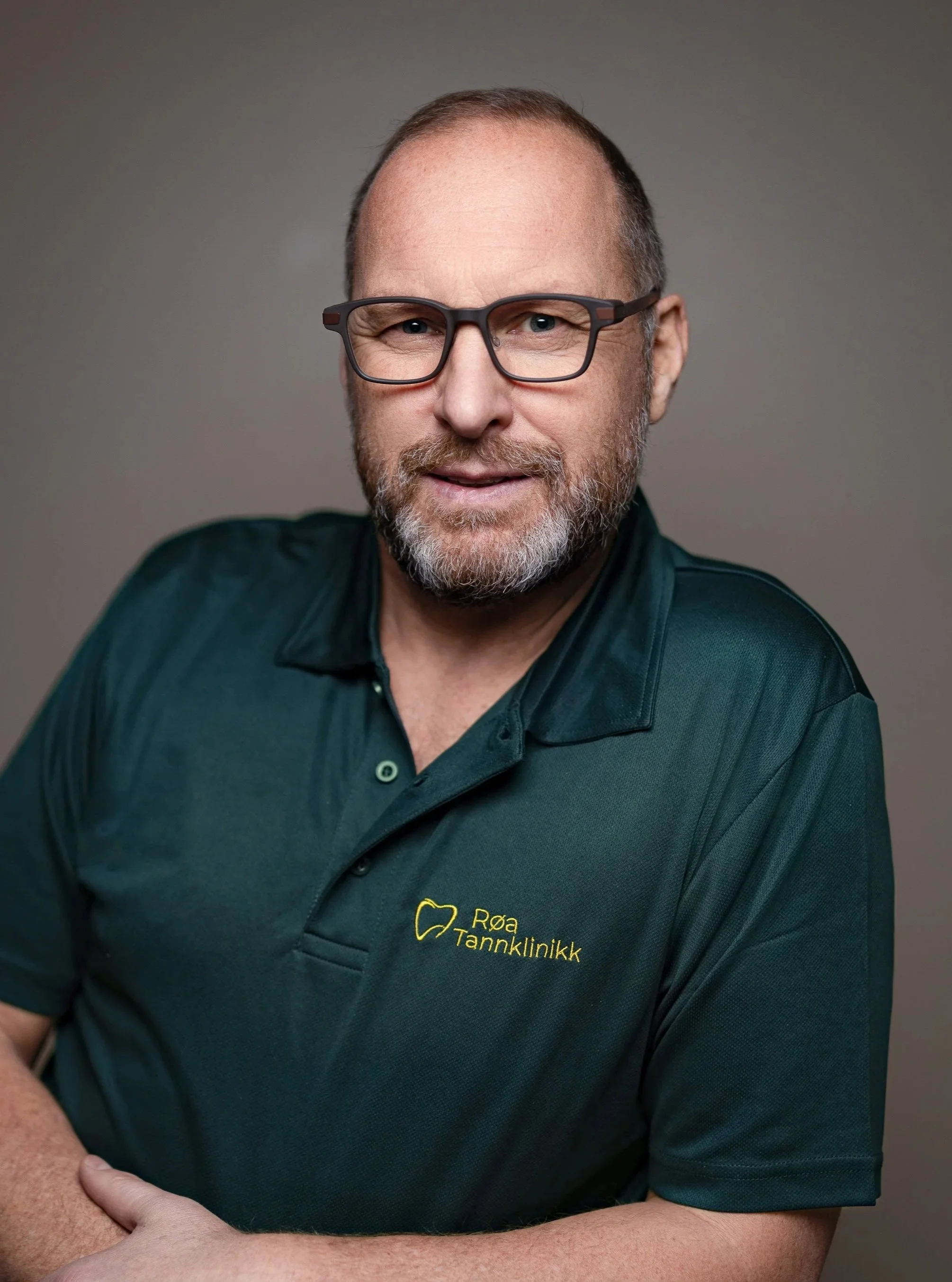 Joachim Scott Erenius. Tannlege på Oslo vest. Eier av Røa Tannklinikk. HELFO godkjent for implantatprotetikk