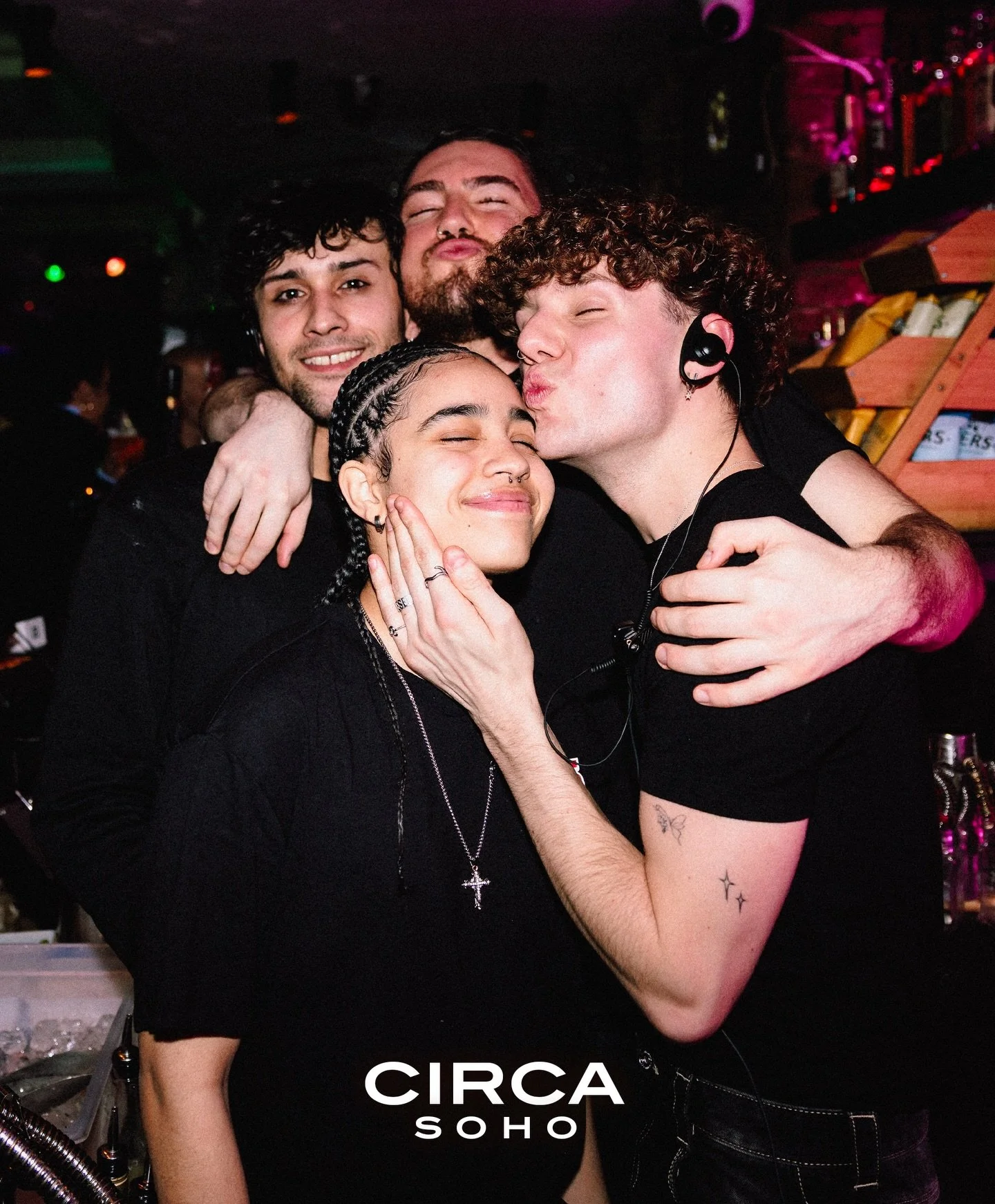 Happy Hump Day, Soho 🔥💦

The team are here to serve AND:

It&rsquo;s 🍸 HAPPY HOUR UNTIL 10PM 🍸

With warm and gorgeous vibes right until 1am. 

Come out and play.