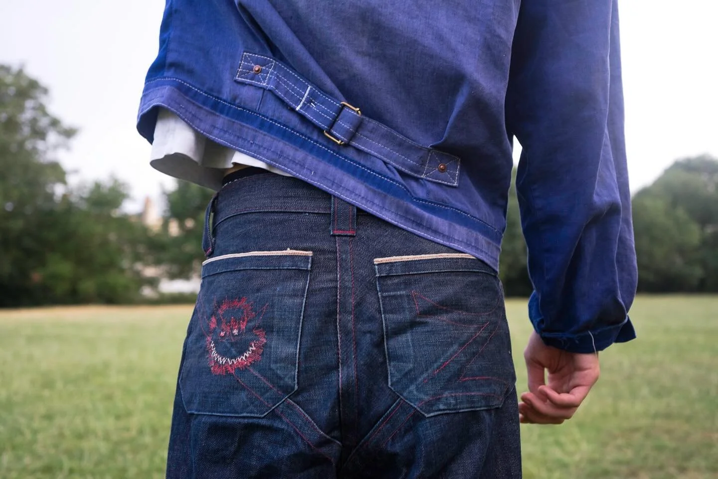 Wild Things Jeans.

ft.
subtle red contrast stitching.
double front pockets.
seams aligned from the pockets to the yoke.
'Where The Wild Things Are' inspired embroidery on the back left pocket.
Embroidered 'Z' on the back right pocket- also aligned w